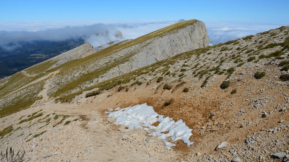 Kinder Scout via Grindsbrook Clough: A Beginner's Route Guide